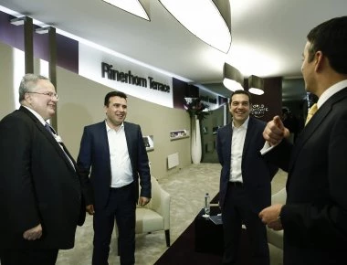 Συνεχείς τηλεφωνικές επαφές Τσίπρα-Ζάεφ πριν τη νέα συνάντηση των υπουργών Εξωτερικών τη Δευτέρα